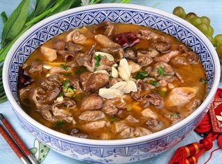 38  酸菜肥肠-正定江苏饭店(2006)