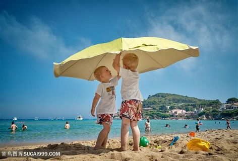微笑沙滩与阳光可爱宝宝