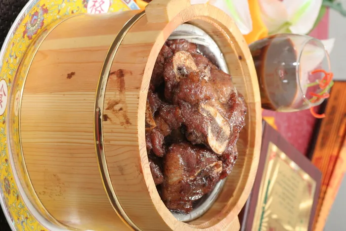 红酒焗牛仔骨   38元