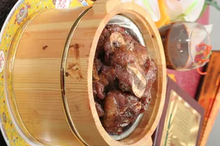 红酒焗牛仔骨   38元