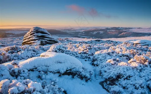 美丽雪山全景图片