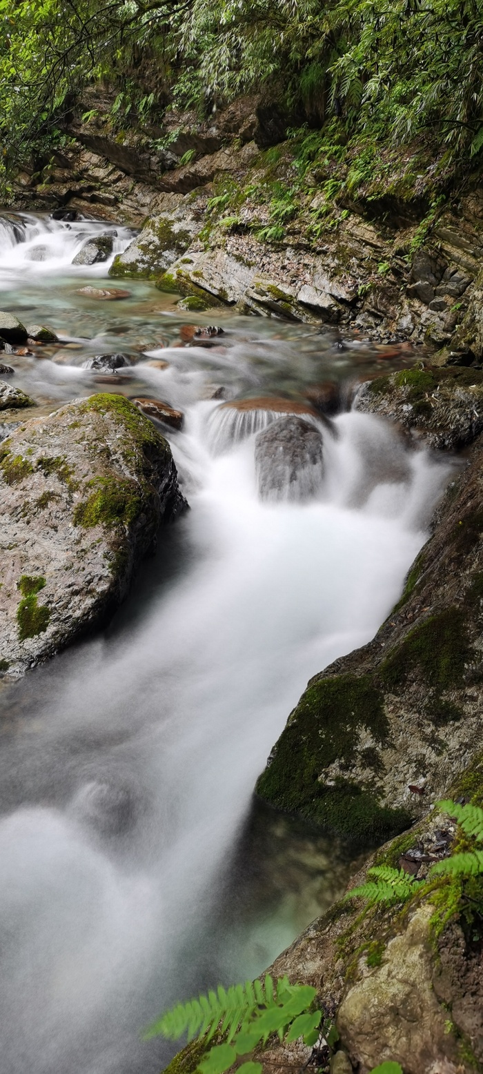 丝绢流水青山绿水溪流延时拍摄