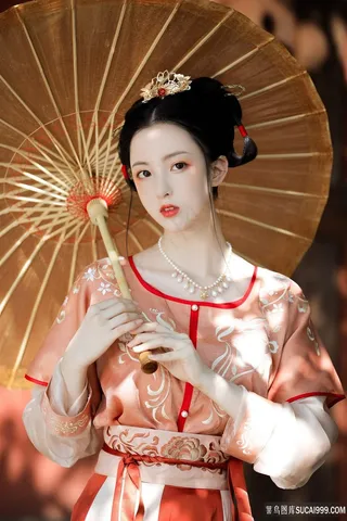 打雨伞的*古装美女写真图片