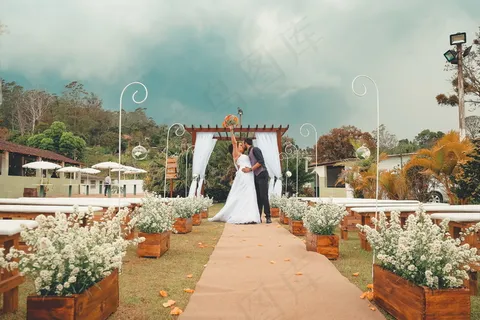 婚纱照接吻图片 婚纱照接吻图片
