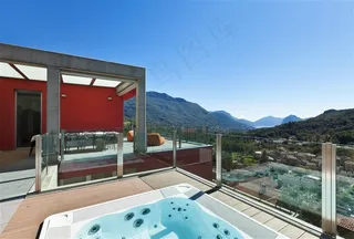 郊外的别墅摄影图