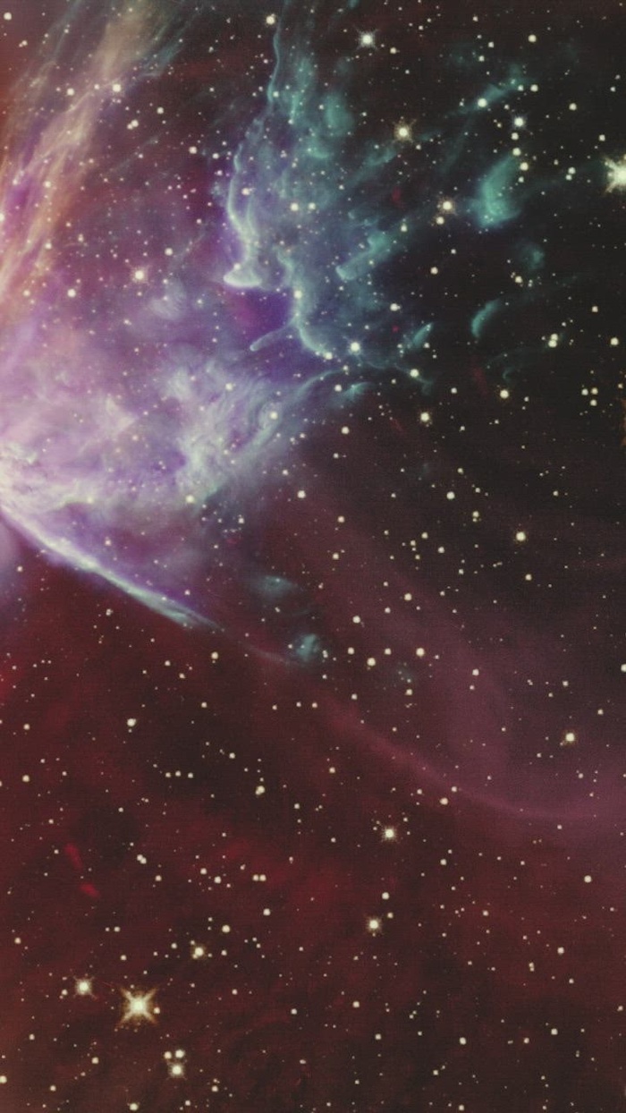 蓝色星云周围闪亮的星星