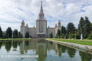 莫斯科大学建筑物水中倒影