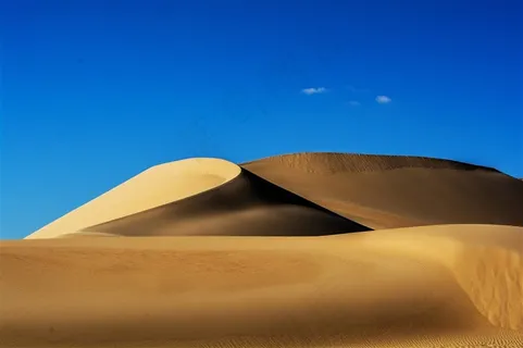 广阔的沙漠景色大图