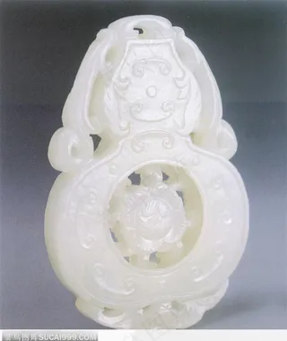 中华传统工艺-葫芦形的镂空玉器