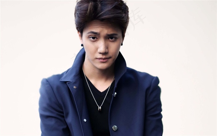 小五金恩圣帅哥素材