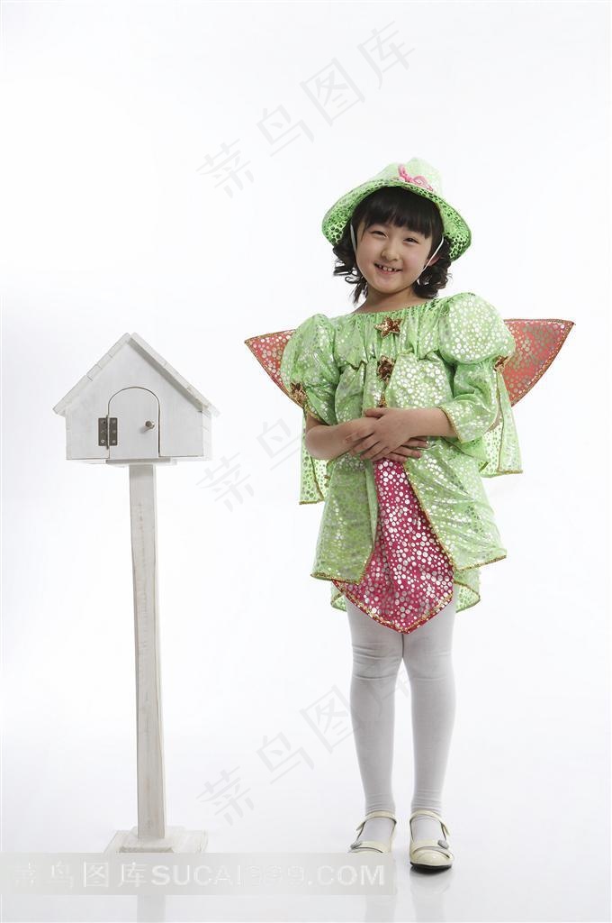 抱手的甜美女孩素材
