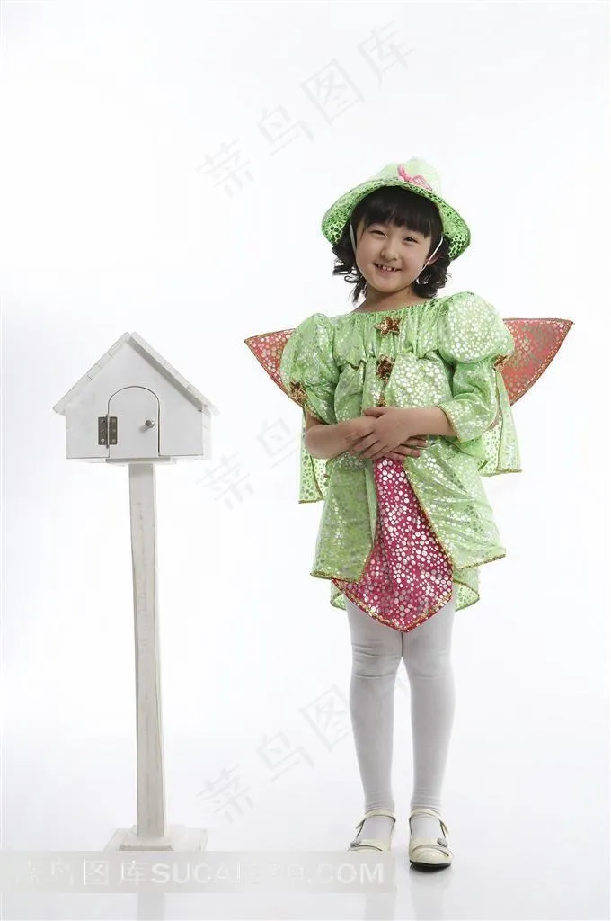 抱手的甜美女孩素材