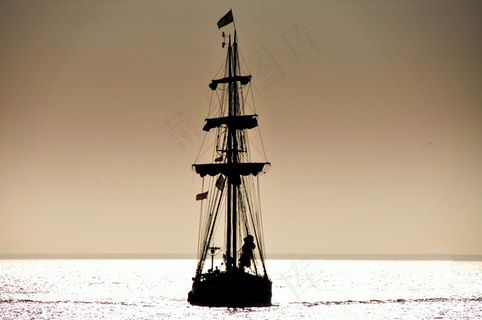 海上帆船唯美图片