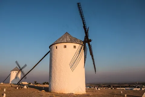 黄昏下风车景观图片 黄昏下风车景观图片