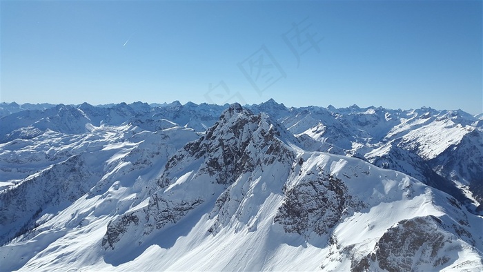 登顶雪山图片