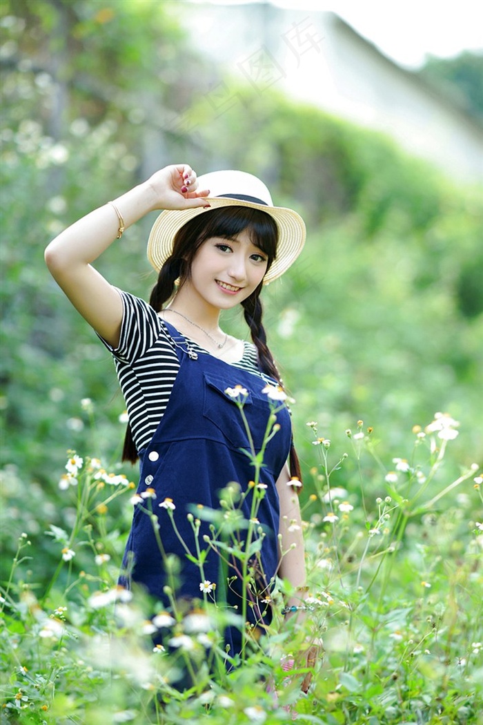 小清新长辫子清纯美女图片