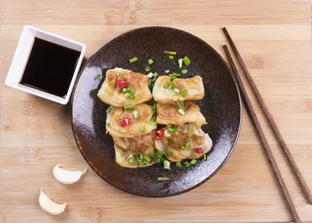 金黄酥脆美味飘香的煎饺图片-第6张