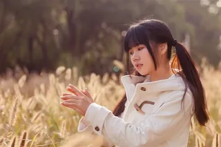 阳光少女户外写真