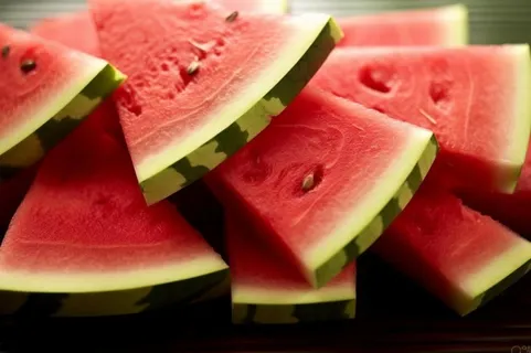 切块西瓜装盘背景