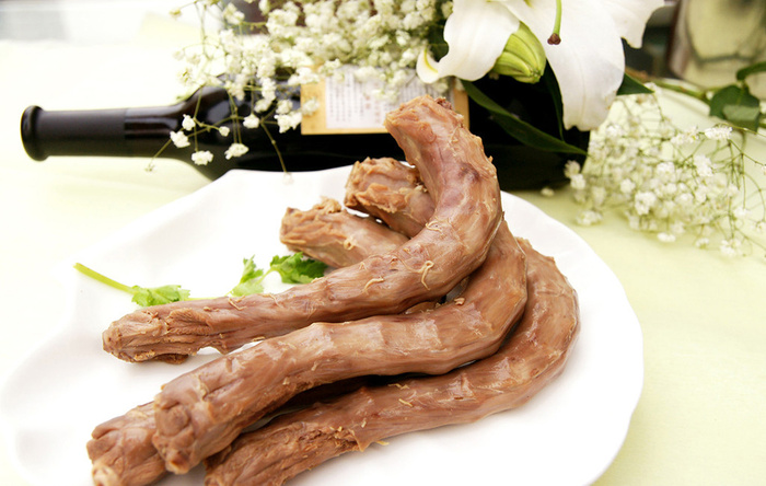 传统美食卤鸭舌