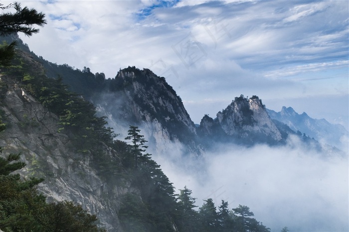 山间美丽的云海摄影图片