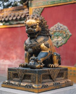 镇宅的铜狮摄影素材