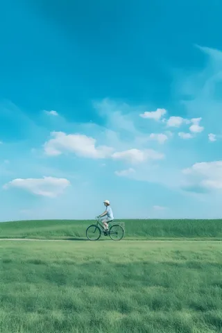 清新草地骑车云朵背景