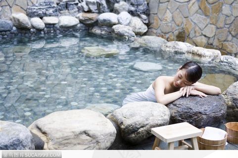 温泉SPA -享受泡澡的女子(2)