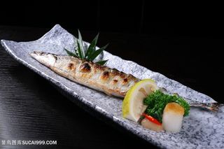 盐烤秋刀鱼的美食图片