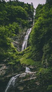 高山流水瀑布美景图片