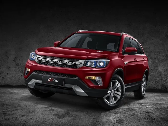 红色的长安CS75静态展示