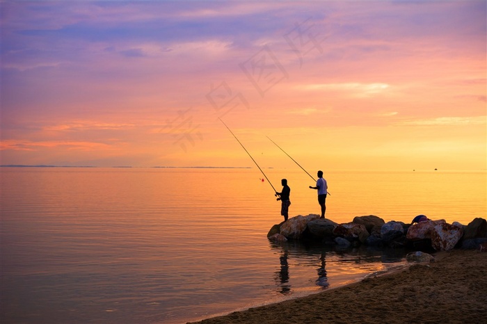 海边夕阳垂钓风景图片