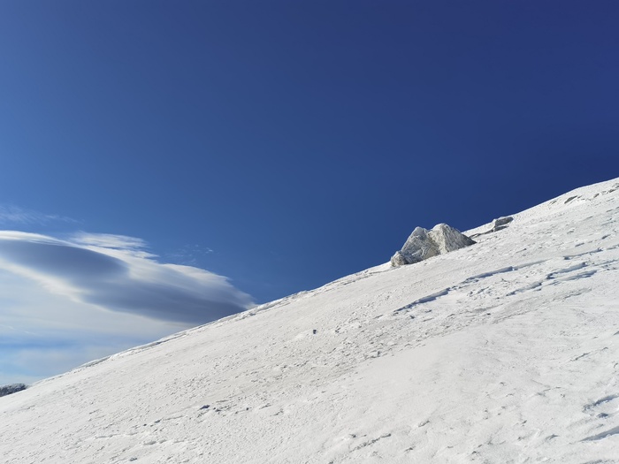 蓝天云海哈巴雪山攀登