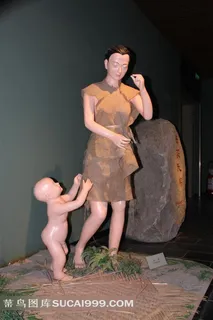 半坡博物馆馆藏捻线的母系氏族妇女与小孩