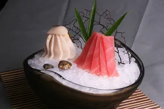 红白金枪鱼刺身28元=50克