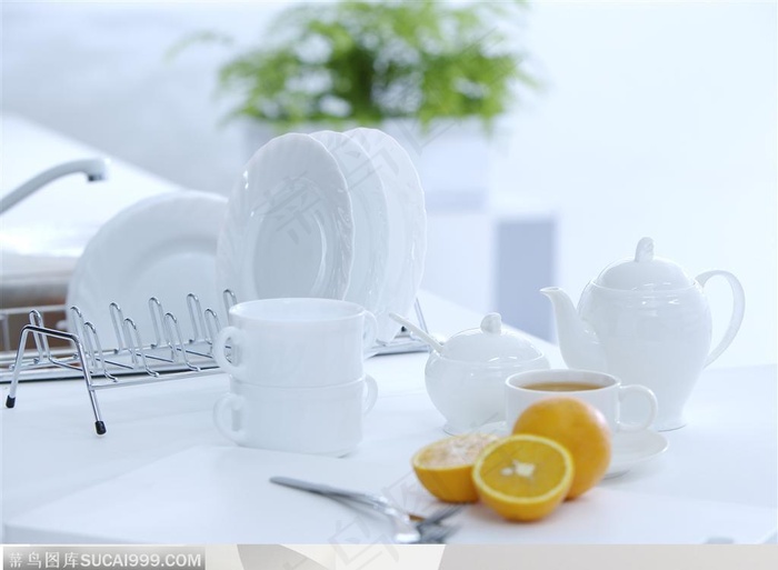 美食制作-白色的茶具与柠檬