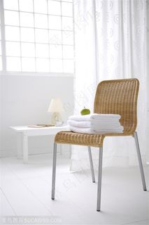 品味生活-椅子上迭起的毛巾