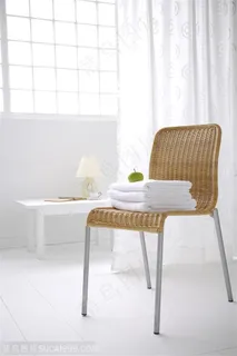 品味生活-椅子上迭起的毛巾