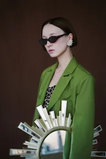 墨镜高冷写真图片