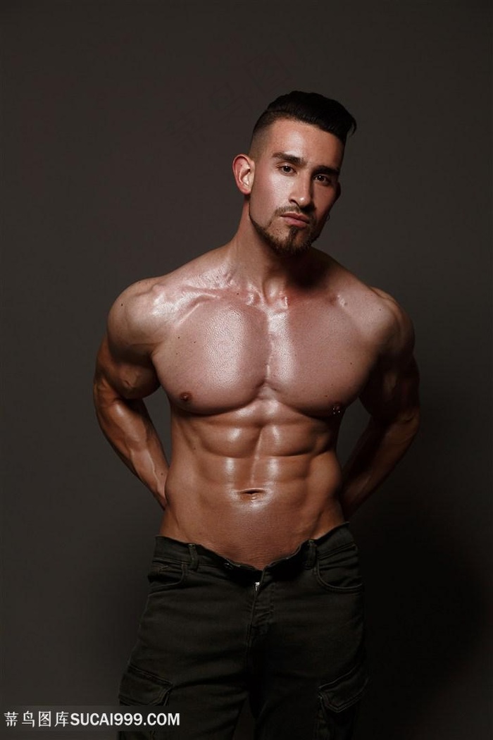 八块腹肌男人图片