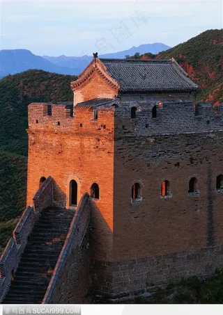 晚霞下的烽火台