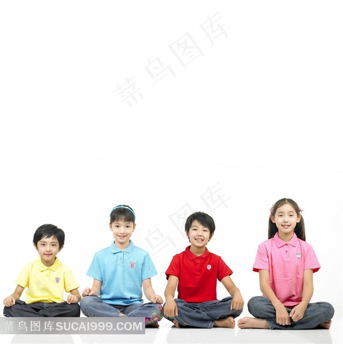 盘腿坐着的男孩女孩素材