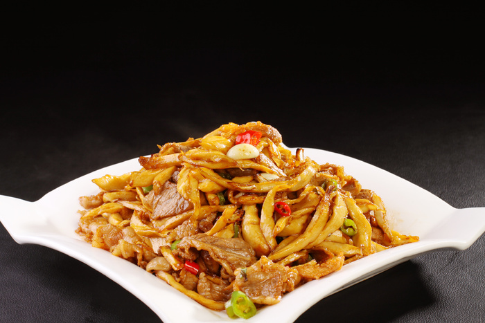 R02462鲍鱼菇炒肥牛 38元