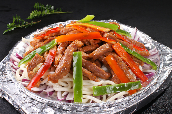 铁板乌冬面炒牛柳 (1)