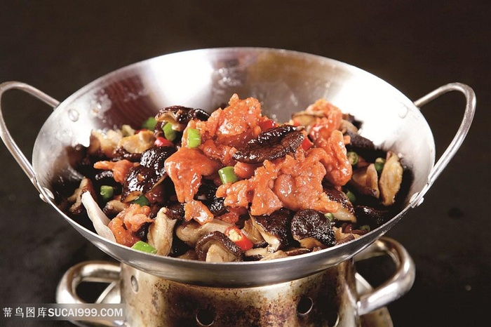 中华美食干锅鲜菇牛柳摄影图