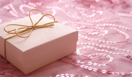 粉色条纹礼品盒图片
