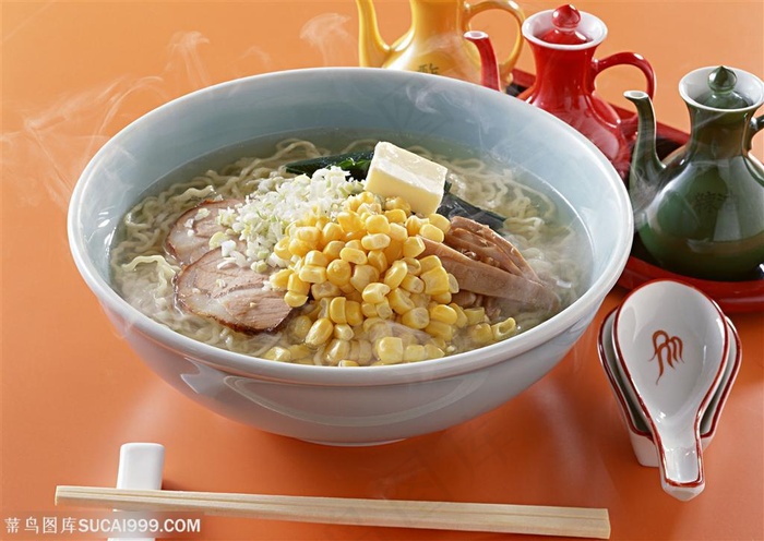 餐饮美食-清淡的肉块面条
