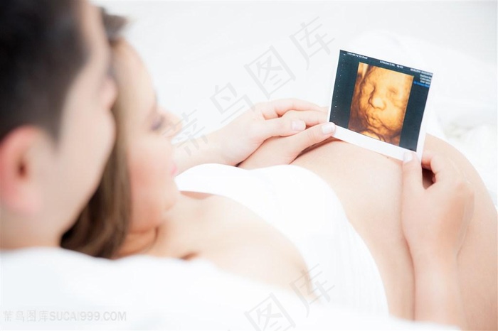 看宝宝彩超的父母高清图片