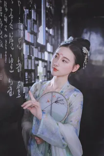 优雅的古装美女图片