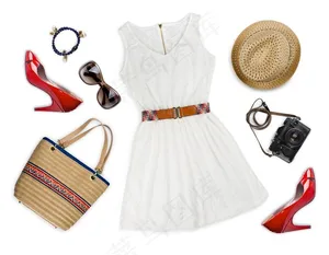 白色长裙搭配红色高跟鞋